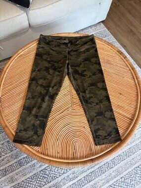 Camo cropped yoga leggings